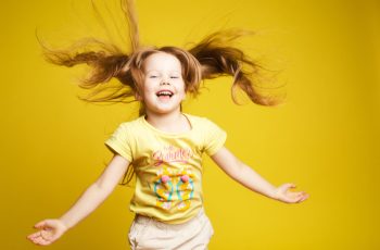 Зображення виглядає як людське обличчя, дитина, що починає ходити, людина, одяг. Зміст, створений штучним інтелектом, може бути неточним. freepik